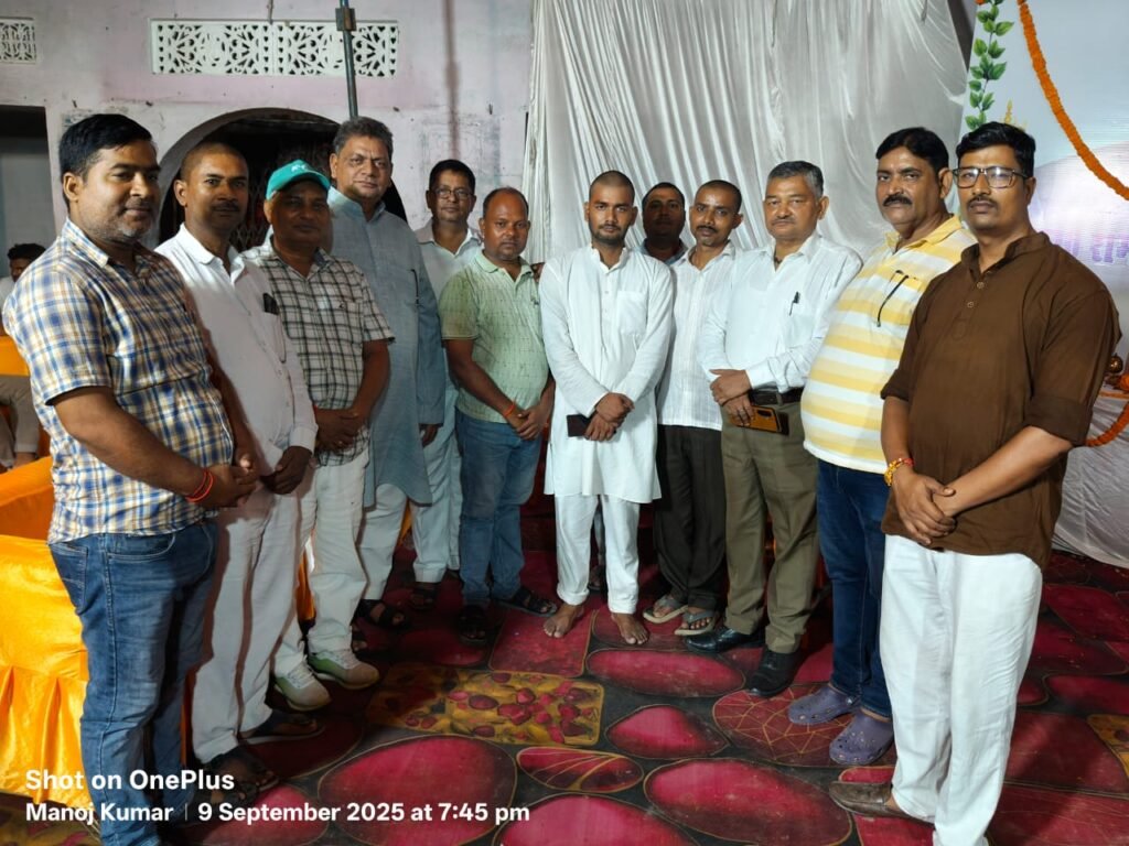 पूर्व प्रधानाचार्य रामस्वरूप गुप्त, श्रद्धांजलि सभा भलुअनी, मद्धेशिया समाज, ज्ञानप्रकाश इंटर कॉलेज, राष्ट्रीय स्वयंसेवक संघ, व्यापारी संगठन, स्वच्छ भलुअनी स्वस्थ भलुअनी, देवरिया समाचार,