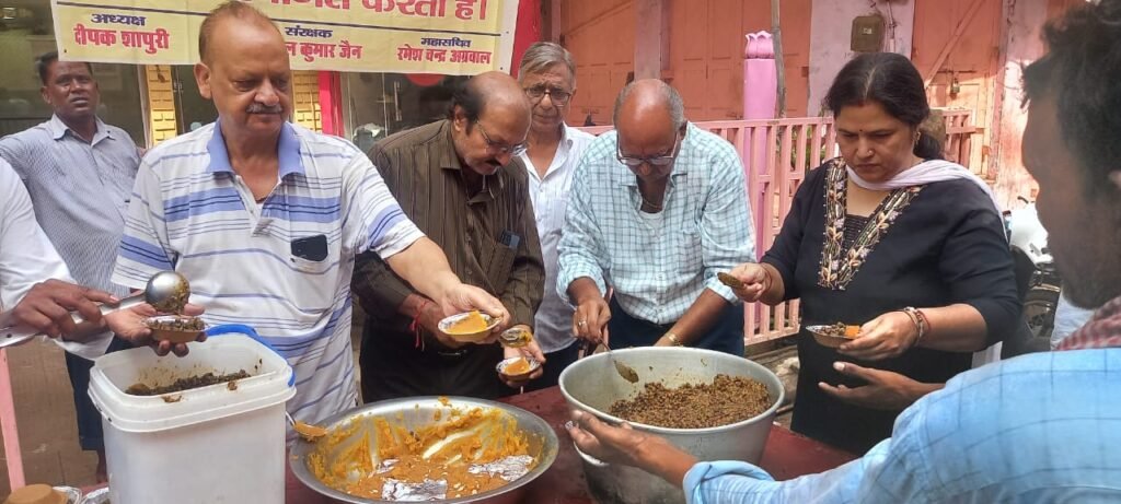 #Navratri2025 #Varanasi #SankalpSanstha #PrasadDistribution #KhichdiPrasad #JalSeva #Devotion #Faith #SankatmochanTemple #SocialService #AnilKumarJain #Annakshetra #BanarasTimes