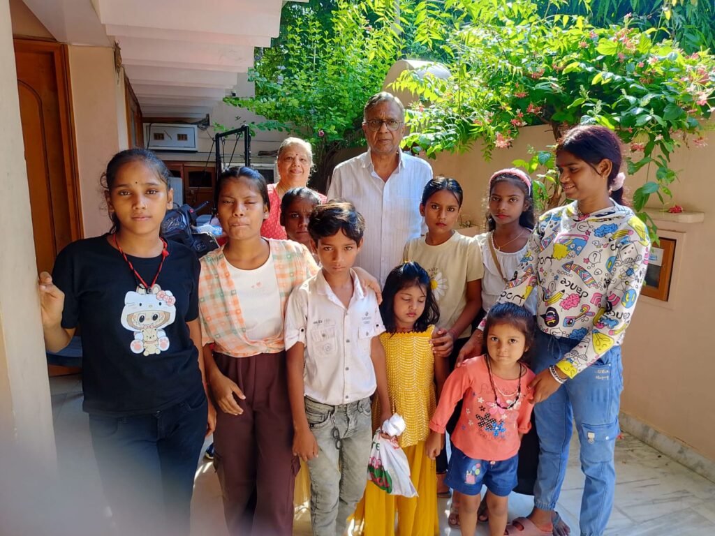 सामाजिक संस्था ‘संकल्प’ द्वारा अष्टमी पर श्रद्धापूर्वक कन्या पूजन और प्रसाद वितरण