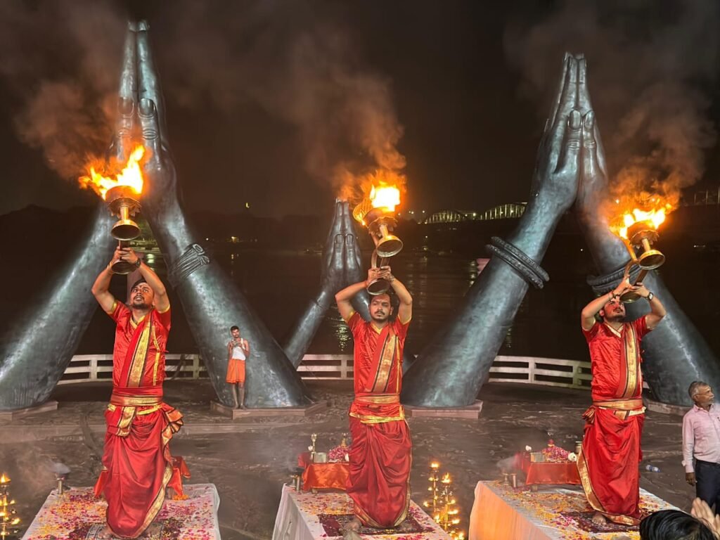 पीएम मोदी के 75वें जन्मदिवस पर नमो घाट और दशाश्वमेध घाट पर हुई भव्य गंगा आरती