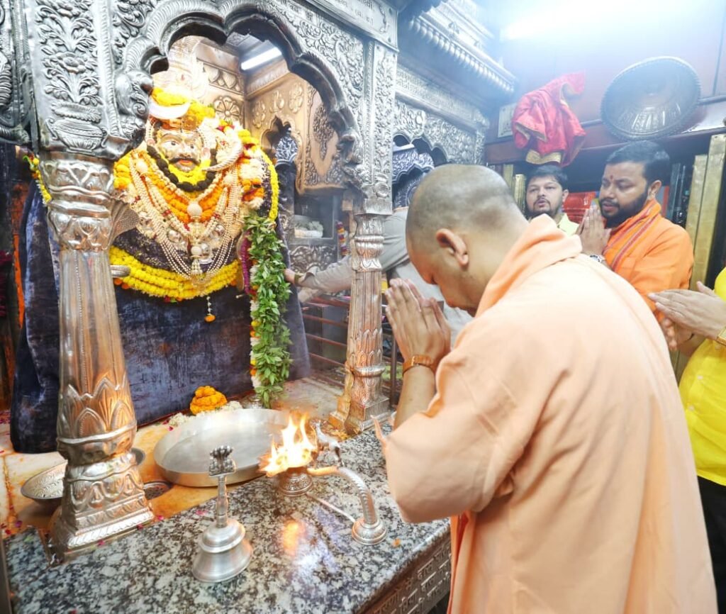 #YogiAdityanath #Varanasi #KashiVishwanath #KaalBhairav #DevDeepawali #SatuwaBaba #UttarPradesh #Banaras #CMGYogi #CMGTimes