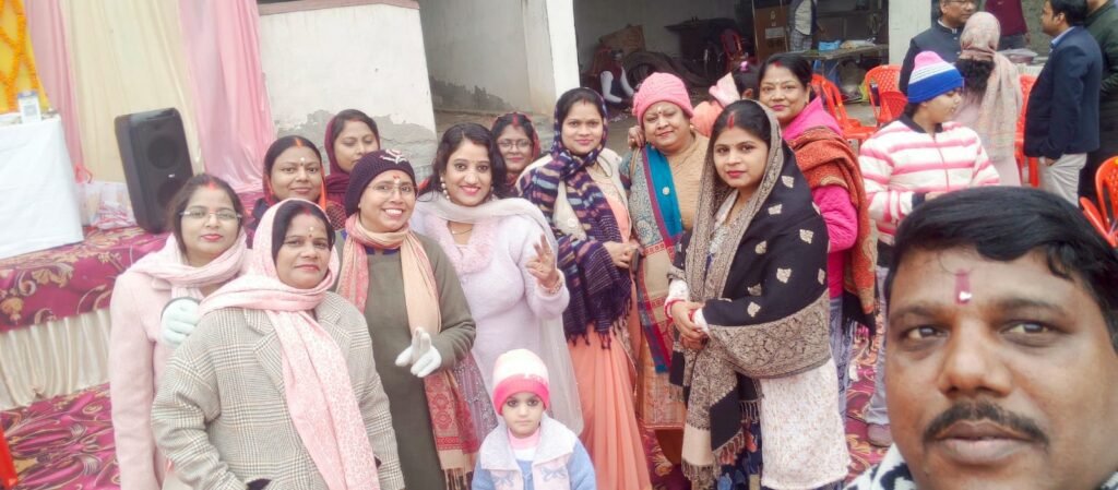 वाराणसी के सारनाथ क्षेत्र में बाबा गणिनाथ भक्त मण्डल द्वारा आयोजित बाबा गणिनाथ जी का भव्य पूजनोत्सव एवं मद्धेशिया पारिवारिक मिलन समारोह श्रद्धा और उल्लास के साथ सम्पन्न हुआ। कार्यक्रम में विधिवत पूजन, सामाजिक विचार-विमर्श, वैवाहिक परिचय सम्मेलन, सम्मान समारोह और पारंपरिक खेलों का आयोजन किया गया। समाज के सभी वर्गों की सक्रिय सहभागिता ने आयोजन को पारिवारिक एकता और सांस्कृतिक चेतना का प्रतीक बना दिया।