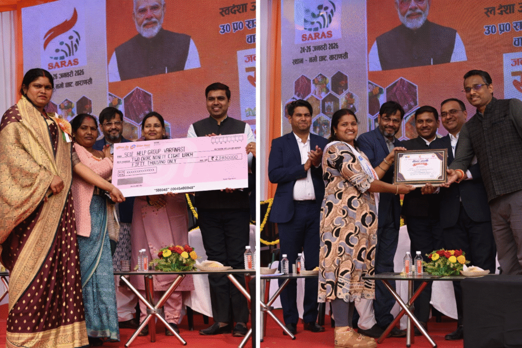 उत्तर प्रदेश दिवस के अवसर पर नमो घाट, वाराणसी में आयोजित जनपद स्तरीय प्रेरणा सरस मेला सफलतापूर्वक संपन्न हुआ। मेले में 26 स्वयं सहायता समूहों के स्टॉल लगाए गए, जिनसे ₹3.98 लाख से अधिक की बिक्री हुई। उत्कृष्ट उत्पाद के लिए महालक्ष्मी स्वयं सहायता समूह तथा सर्वाधिक बिक्री हेतु काशी प्रेरणा कैफे को सम्मानित किया गया। साथ ही 199 स्वयं सहायता समूहों को ₹2.98 करोड़ का क्रेडिट लिंकेज प्रदान किया गया, जिससे महिला सशक्तिकरण को नई गति मिली।