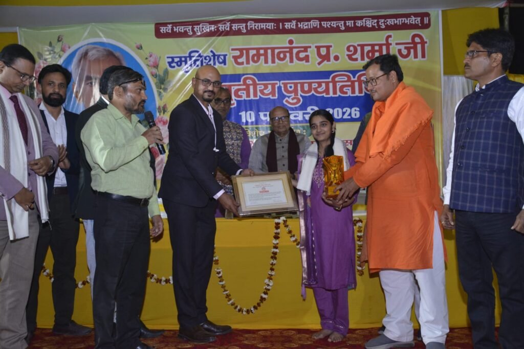 बेगूसराय के केशावे गांव में ईमानदार अफसर रहे रामानंद प्रसाद शर्मा की तीसरी पुण्यतिथि पर विशाल स्वास्थ्य मेला आयोजित हुआ। वरिष्ठ पत्रकार अभिरंजन कुमार के नेतृत्व में 50 डॉक्टरों ने 1000 से अधिक लोगों को सीपीआर व प्राथमिक उपचार का प्रशिक्षण दिया। स्कूली छात्रों की सक्रिय भागीदारी रही। प्रशिक्षित प्रतिभागियों को प्रमाणपत्र दिए गए और जीवन रक्षक सेवा की सामूहिक शपथ दिलाई गई।