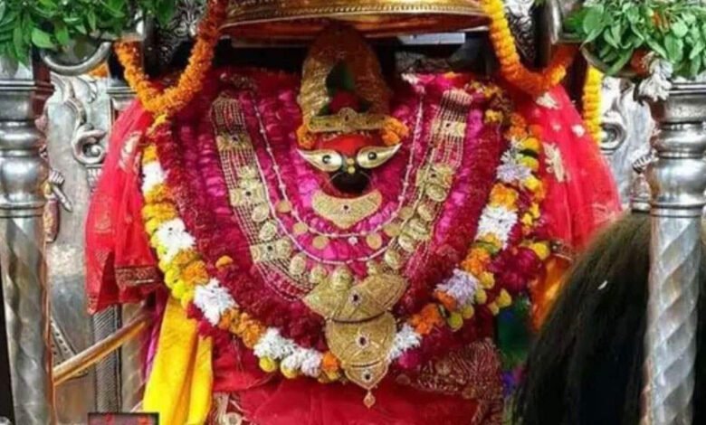विंध्याचल में धार्मिक पर्यटन तेजी से विस्तार कर रहा है। वर्ष 2025 में मां विंध्यवासिनी, मां काली खोह और मां अष्टभुजा मंदिरों में करीब 1.84 करोड़ श्रद्धालुओं ने दर्शन किए। वर्ष 2023 की तुलना में यह लगभग 60 प्रतिशत की वृद्धि है। योगी सरकार विंध्य त्रिकोण को शक्तिपीठ सर्किट के प्रमुख केंद्र के रूप में विकसित कर रही है। करीब 208 करोड़ रुपये के विकास कार्यों, बेहतर सुविधाओं, रोपवे और धार्मिक टूर पैकेजों से पर्यटन व स्थानीय रोजगार को बढ़ावा मिलने की उम्मीद है।विन्ध्यवासिनी