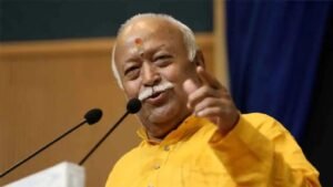 तिरुवनंतपुरम में आरएसएस के शताब्दी वर्ष समारोह के दौरान सरसंघचालक मोहन भागवत ने लोगों से सामाजिक समस्याओं पर केवल चिंता व्यक्त करने के बजाय सक्रिय भूमिका निभाने का आह्वान किया। उन्होंने कहा कि संगठित समाज ही मजबूत राष्ट्र का निर्माण कर सकता है। भागवत ने भारत को सांस्कृतिक अर्थों में हिंदू राष्ट्र बताते हुए सामाजिक एकता, भाईचारे और राष्ट्र निर्माण में नागरिकों की भागीदारी पर जोर दिया। उन्होंने संघ को समझने के लिए स्वयं अनुभव प्राप्त करने की भी अपील की।