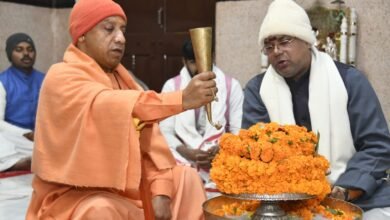 सीएम ने रुद्राभिषेक कर की लोककल्याण की कामना लोगों की समस्याएं भी सुनीं
