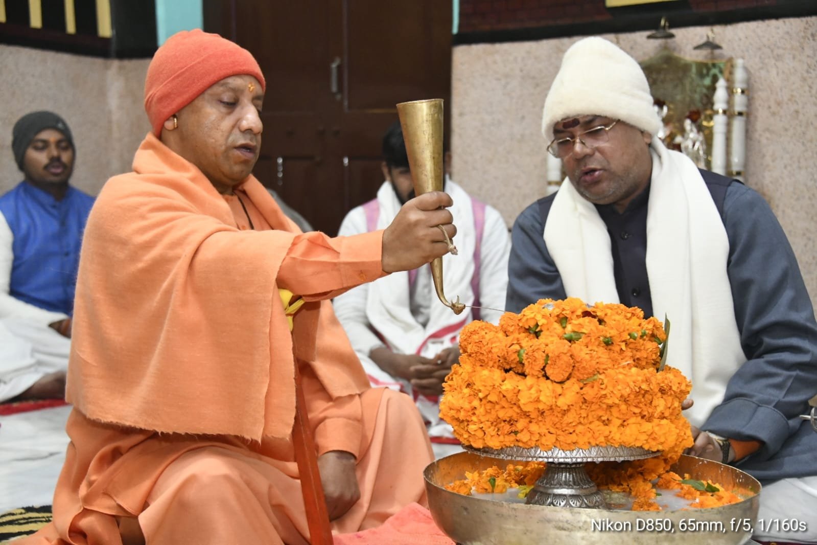 सीएम ने रुद्राभिषेक कर की लोककल्याण की कामना लोगों की समस्याएं भी सुनीं