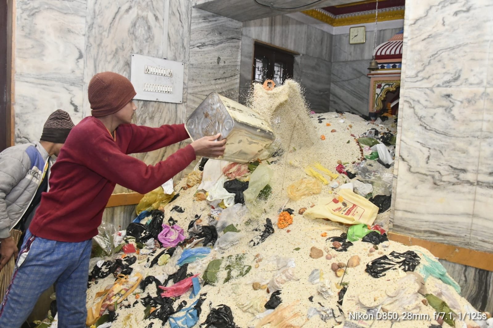 मंदिर के भंडारे, वनवासी आश्रम दृष्टिहीन विद्यालय और धर्मार्थ संस्थाओं को भी मिलती है बाबा की खिचड़ी .जरूरतमंदो के घर शादी-ब्याह में भी दिया जाता है चावल-दाल.