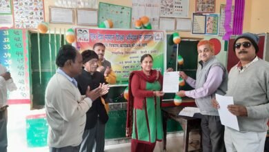 राजवारी संकुल के कुल 14 स्कूलों में कोई बच्चा अब जमीन पर नहीं बैठेगा