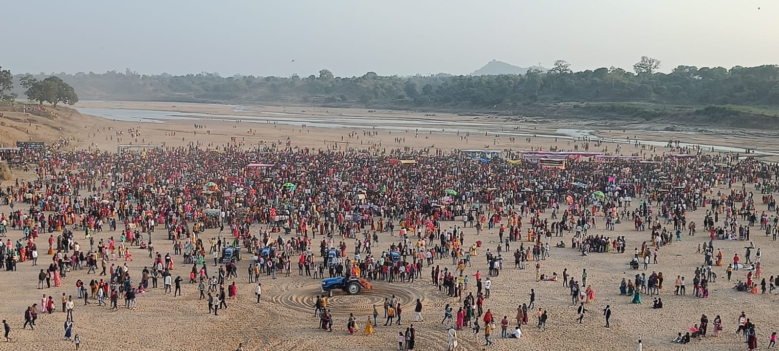 मकर संक्रान्ति के पारम्परिक मेले में उमड़ी भीड़,प्रमुख स्नान में हजारों ने लगाई डुबकी