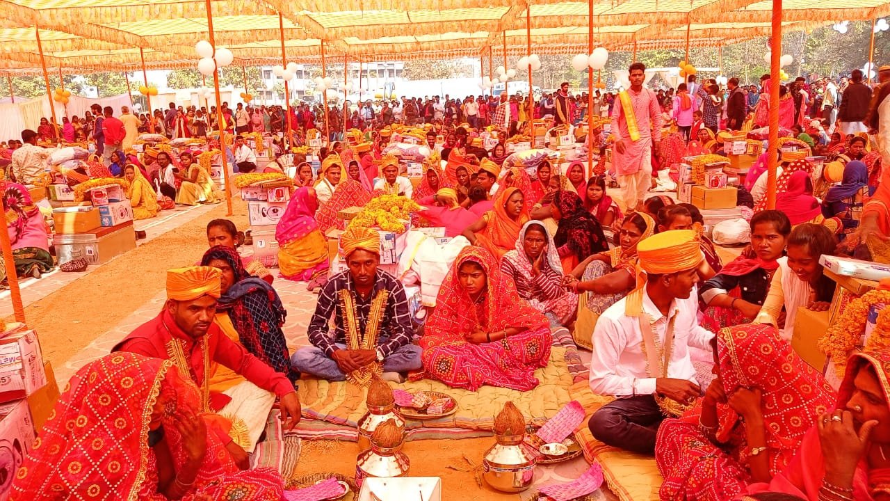 मुख्यमंत्री सामुहिक विवाह में 103 जोड़े बंधे परिणय सूत्र में