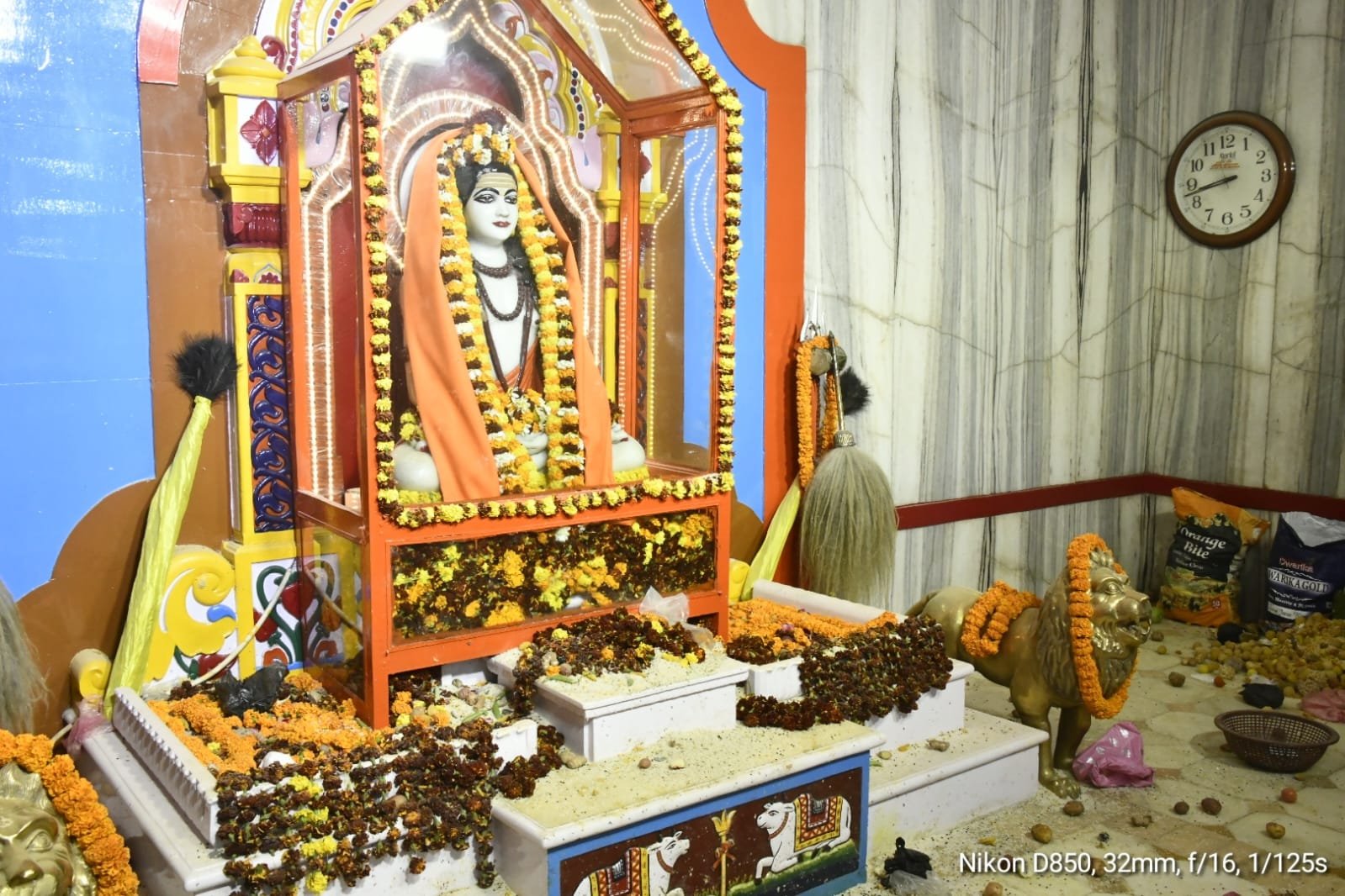 मंदिर के भंडारे, वनवासी आश्रम दृष्टिहीन विद्यालय और धर्मार्थ संस्थाओं को भी मिलती है बाबा की खिचड़ी .जरूरतमंदो के घर शादी-ब्याह में भी दिया जाता है चावल-दाल.