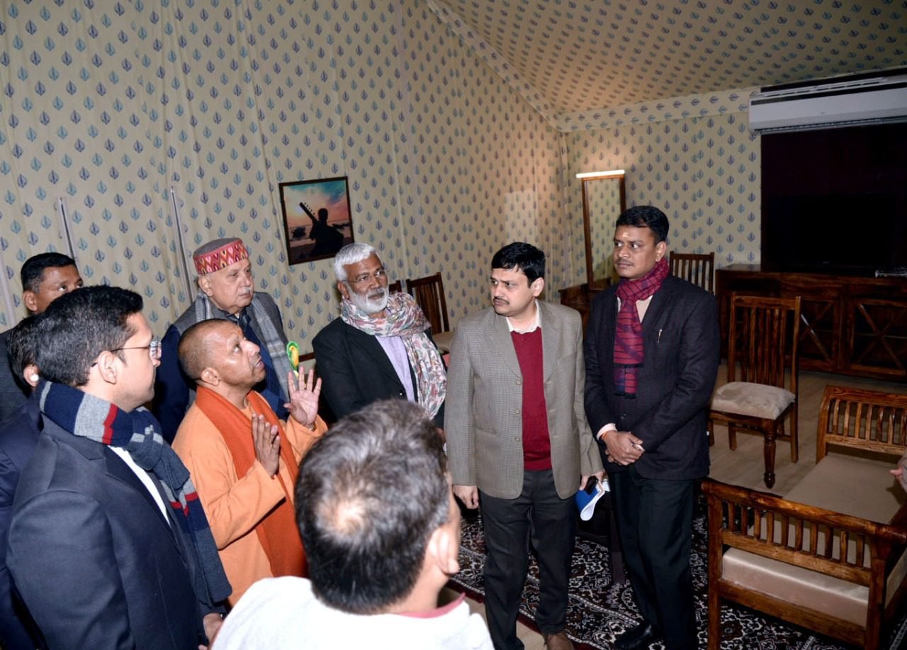 सीएम ने किया टेंट सिटी का निरीक्षण