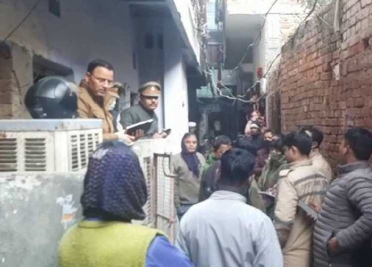 बंद कमरे में पति-पत्नी की मिली डेड बॉडी