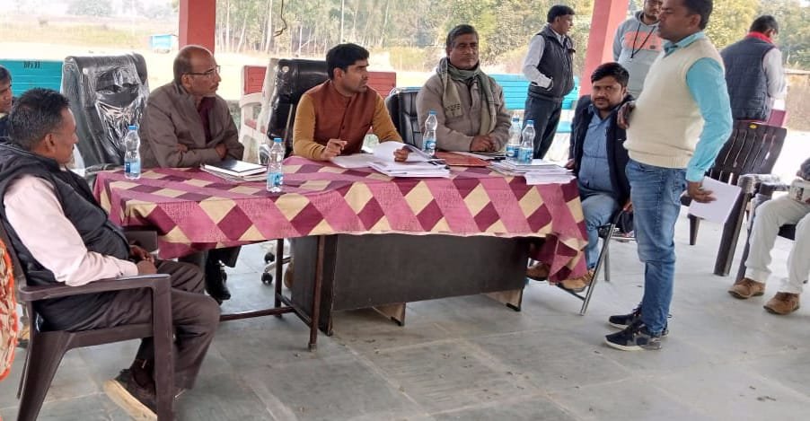 ग्राम चौपाल में बीडीओ ने सुनी समस्याएं, दिये आवश्यक निर्देश