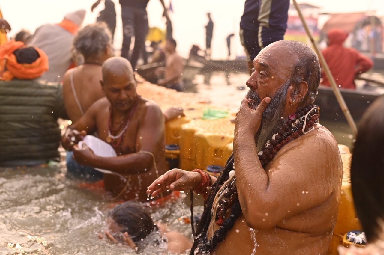 योगी सरकार की भव्य व्यवस्था के बीच डेढ़ करोड़ श्रद्धालुओं ने त्रिवेणी में लगाई आस्था की डुबकी