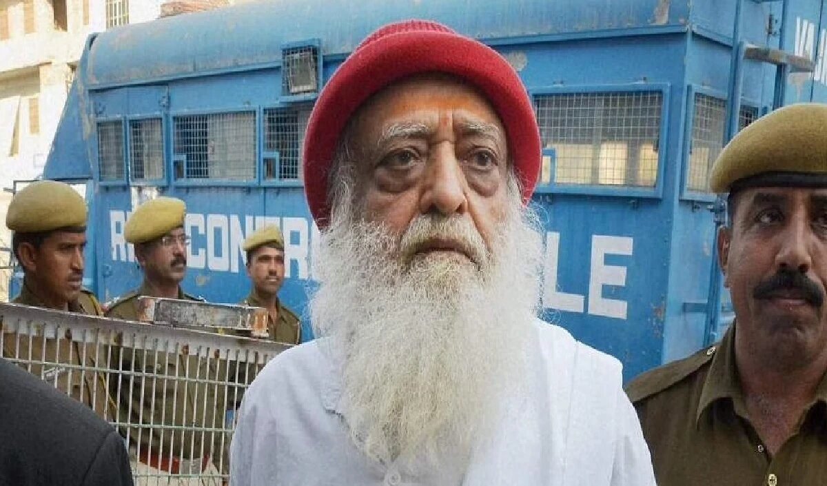 दुष्कर्म के मामले में आसाराम को उम्रकैद की सजा