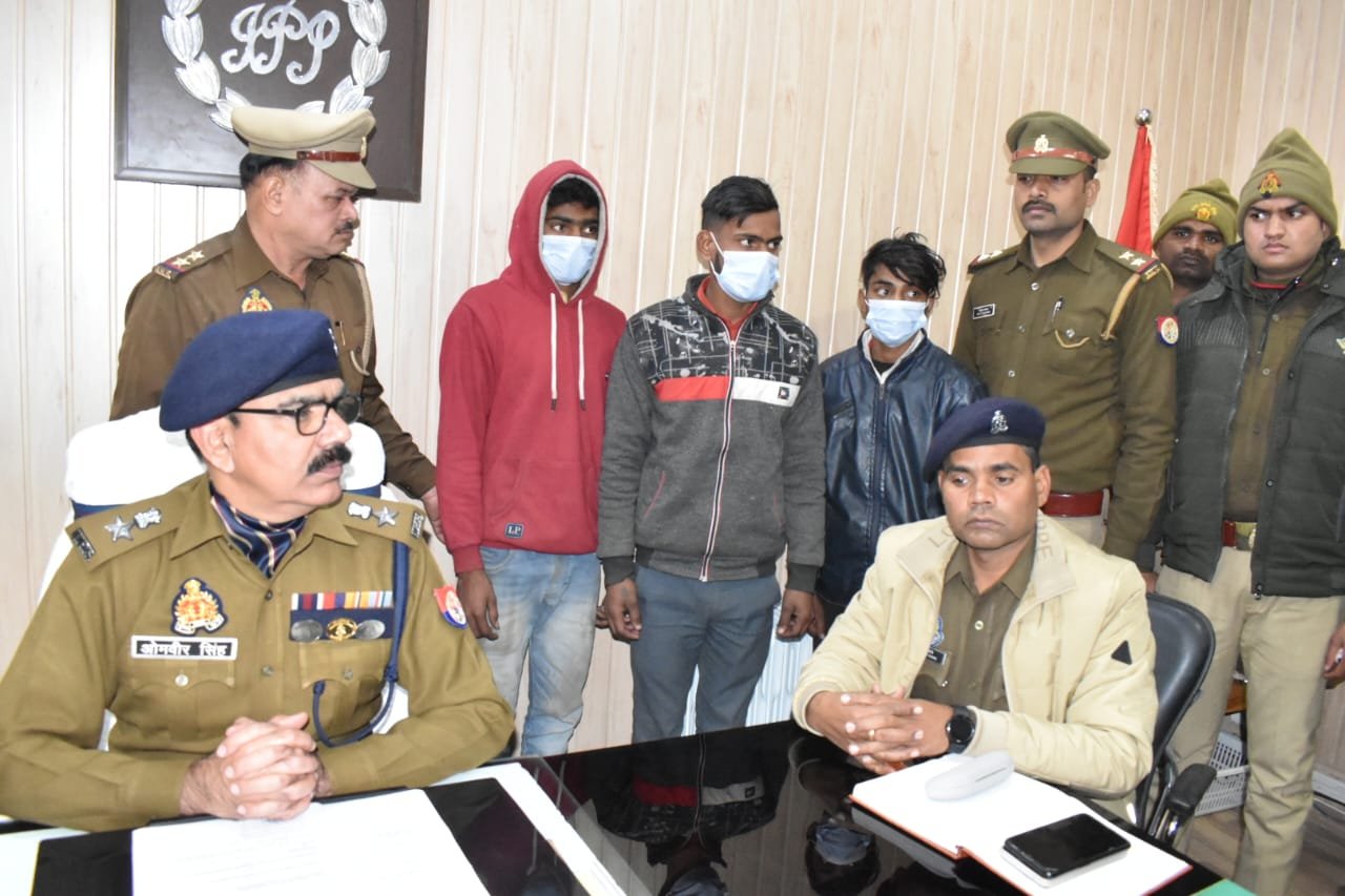 गाजीपुर :चोरी की दो बाइक-अवैध असलहे संग तीन अभियुक्त गिरफ्तार