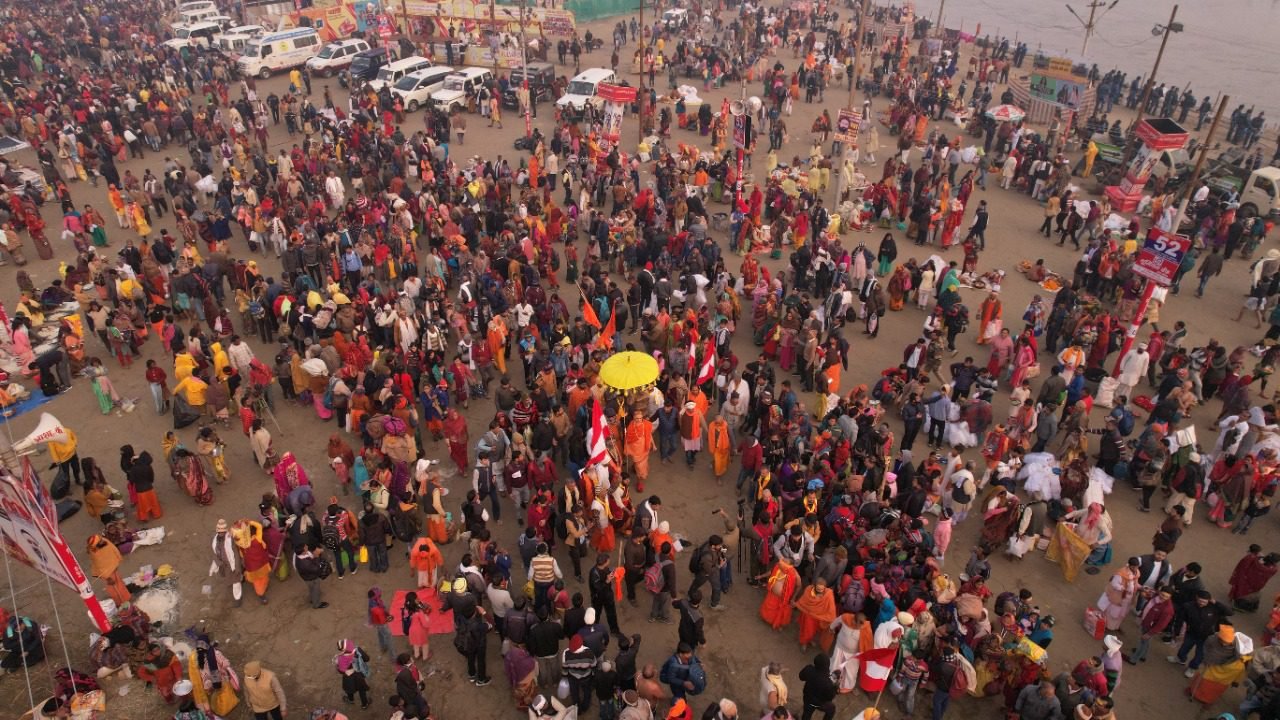 योगी सरकार की भव्य व्यवस्था के बीच डेढ़ करोड़ श्रद्धालुओं ने त्रिवेणी में लगाई आस्था की डुबकी