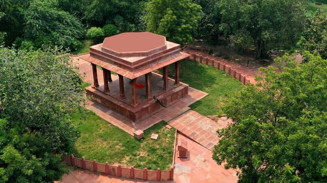 भगवान श्री कृष्ण के अनन्य भक्त ताज बीबी और रसखान की समाधि का किया गया जीर्णोद्धार