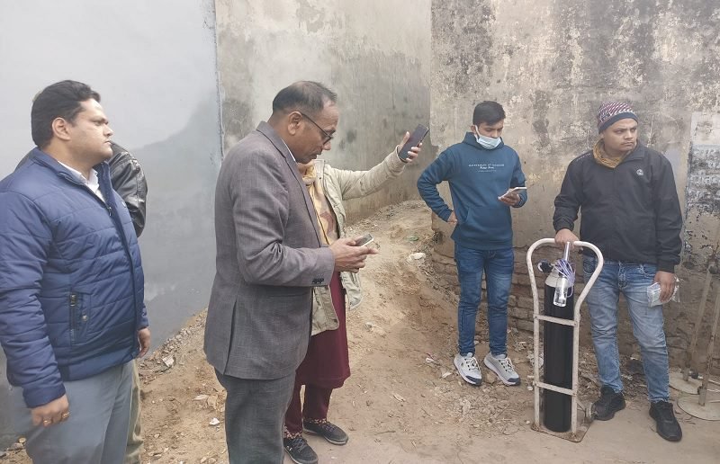 बोरवेल में गिरा 4 साल का मासूम : 5 घंटे में NDRF ने सकुशल निकाला...