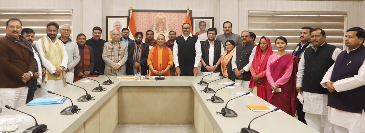 क्षेत्र के औद्योगिक विकास को रफ्तार देने में सहायक बनें जनप्रतिनिधि: मुख्यमंत्री