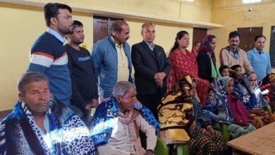 पिता की पुण्य तिथि पर वृद्धाश्रम में बांटे कम्बल व भोजन