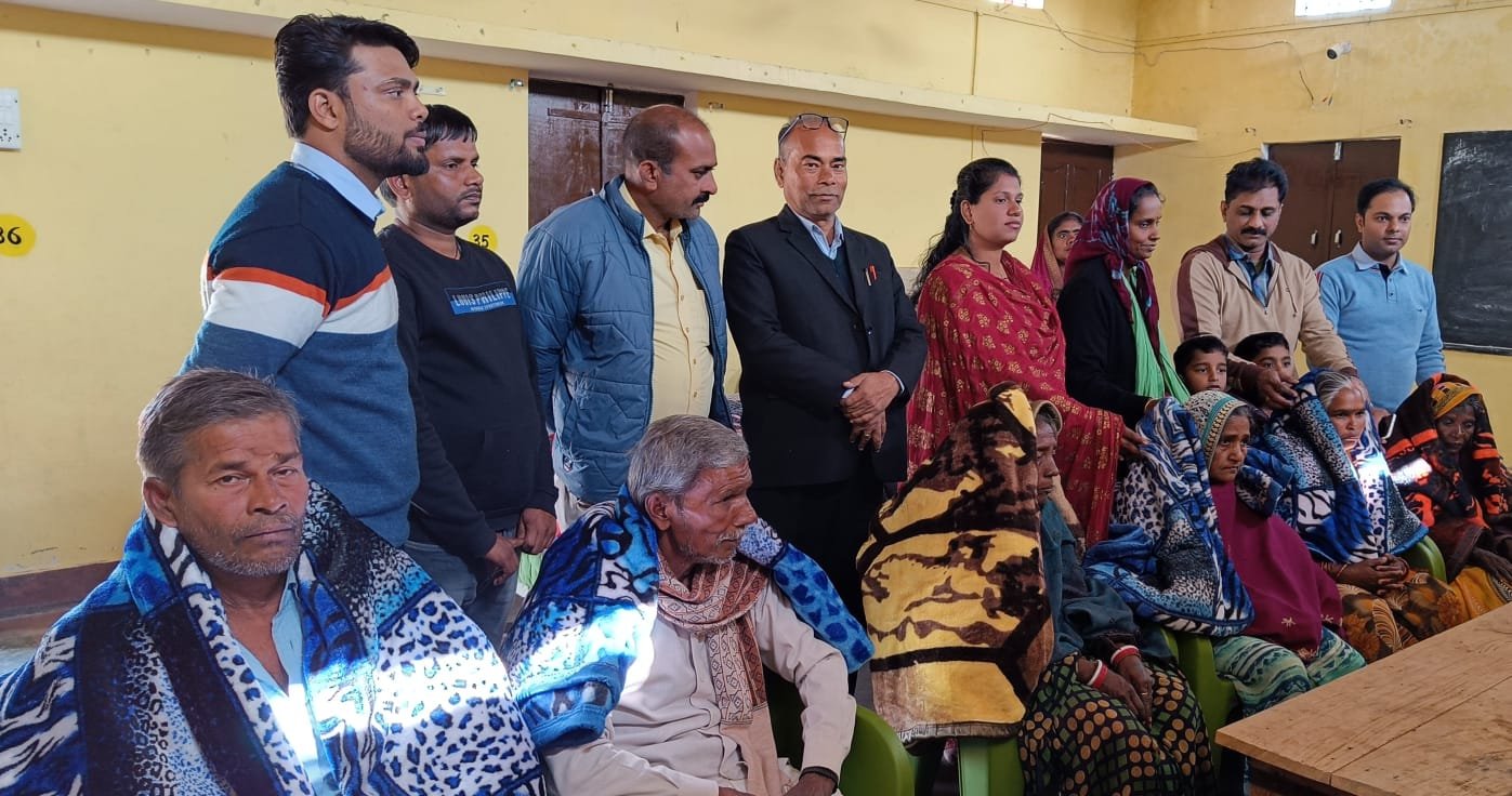 पिता की पुण्य तिथि पर वृद्धाश्रम में बांटे कम्बल व भोजन