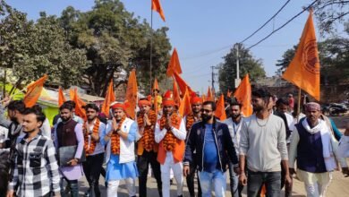 छात्रसंघ उम्मीदवारों ने ढोल नगाड़ों के साथ जुलूस निकाल किया नामांकन