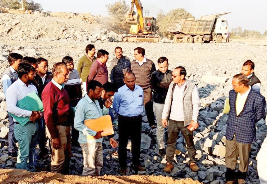 चीफ ने किया कनहर परियोजना का दौरा, संबंधितों को दिये निर्देश