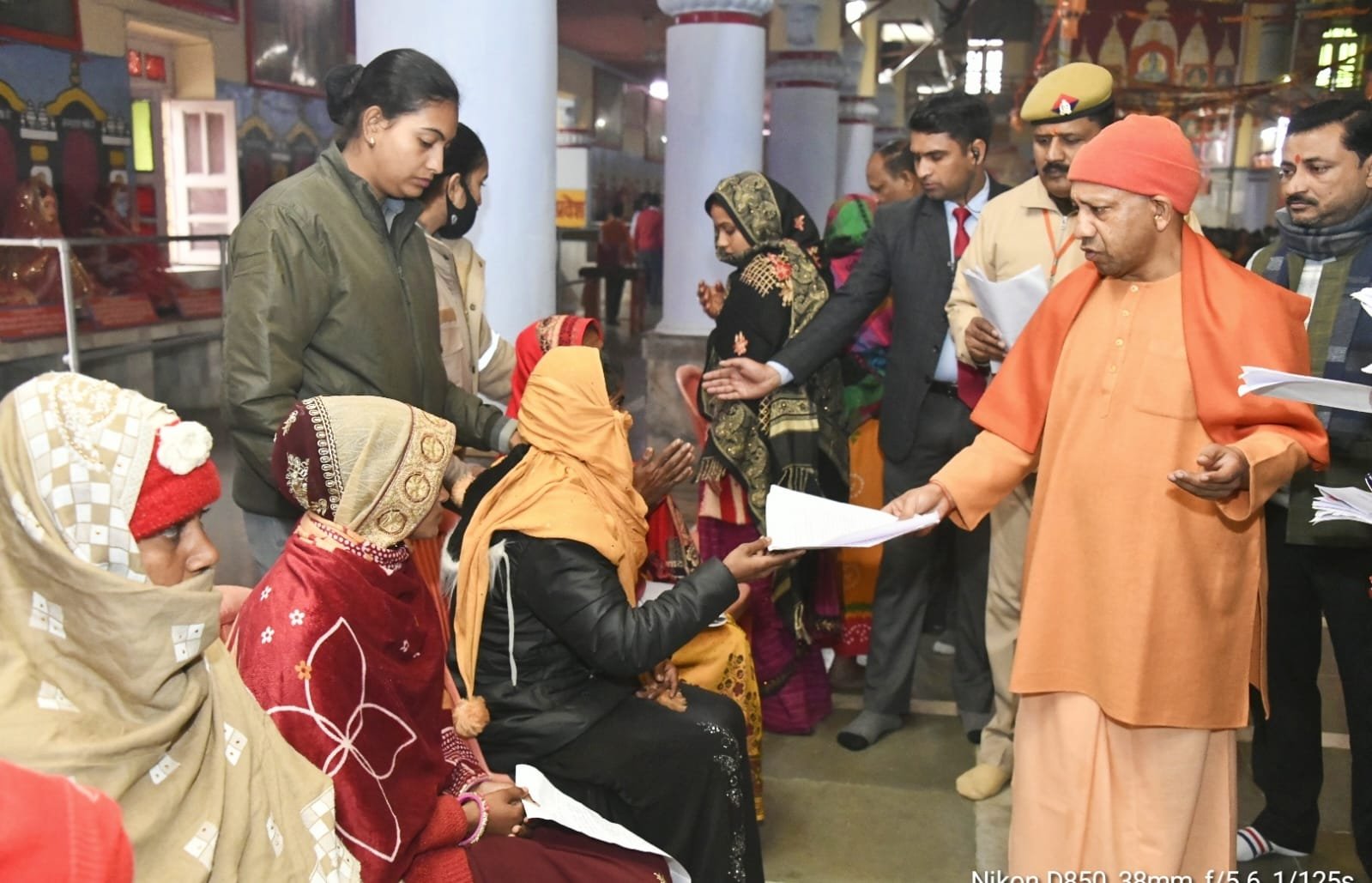 जनता दर्शन में मुख्यमंत्री ने सुनीं 300 लोगों की समस्याएं