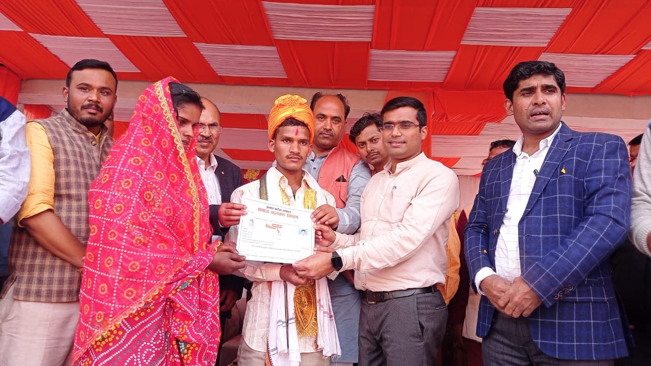 मुख्यमंत्री सामुहिक विवाह में 103 जोड़े बंधे परिणय सूत्र में