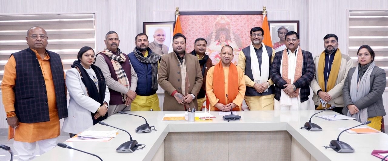 सांसद-विधायकों से बोले मुख्यमंत्री, सरकार की औद्योगिक नीतियों से उद्यमियों को अवगत कराएं