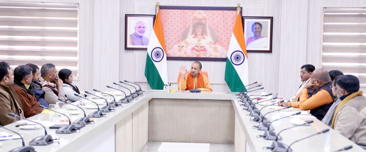जनप्रतिनिधियों के साथ मुख्यमंत्री ने की चित्रकूट धाम मंडल के विकास कार्यों की समीक्षा
