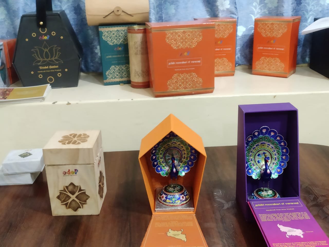 अब आकर्षक और सुरक्षित पैकिजिंग के साथ बाजार में उतरेगी काशी की पारम्परिक गुलाबी मीनाकारी