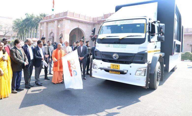 जी-20 वैन में दिखेगा 'सफर डिजिटल इंडिया का', सीएम योगी ने फ्लैग ऑफ करके किया रवाना