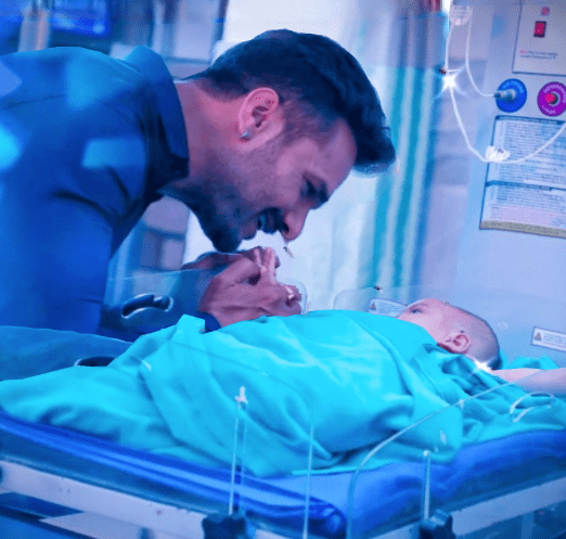 पापा बने खेसारी! पवन सिंह पर तंज कस कहा था-'मैं तो हर 9 महीने में सोहर गवा सकता हूं' लो जी! 'बजाओ सोहर...'