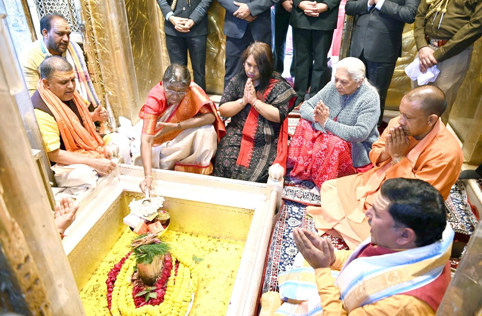 काशी विश्वनाथ मंदिर में राष्ट्रपति ने किया पूजन-अर्चन