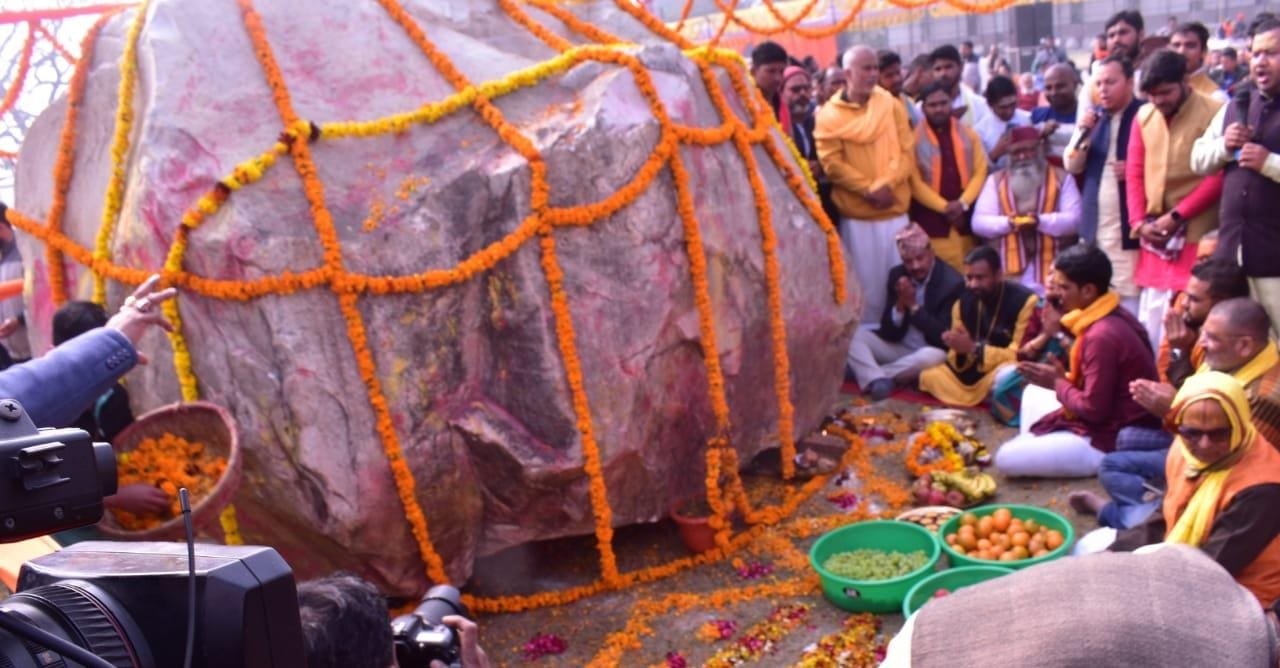 अयोध्या में ट्रस्ट को सौंपी गईं शालिग्राम शिलाएं