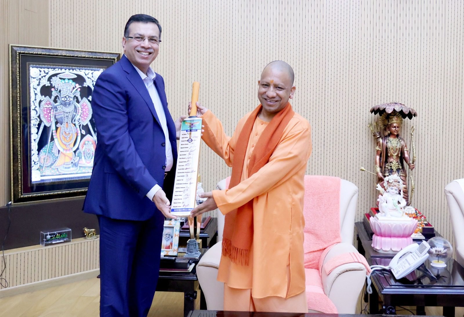 ग्रुप के फाउंडर और चेयरमैन डॉ संजीव गोयनका ने सीएम योगी से मुलाकात कर की बड़े निवेश की घोषणा.संजीव गोयनका ने सीएम योगी के विजन को किया सलाम.