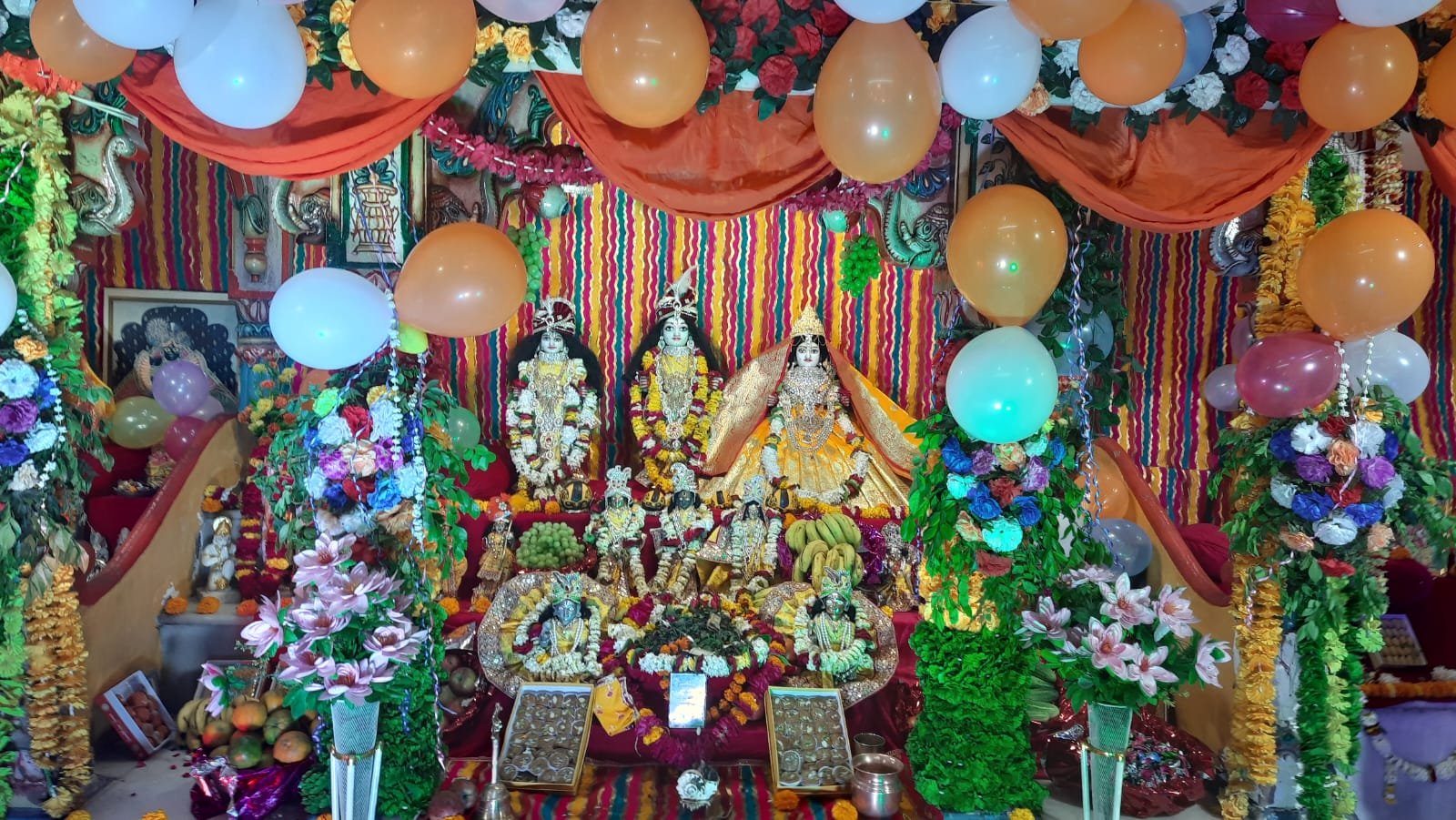 काशी में शक्ति स्वरूपा माँ दुर्गा के नौ दिन की आराधना के बाद धूमधाम से मना श्रीराम का जन्मोत्सव