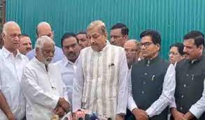 अदानी मामले में जेपीसी की जांच की मांग से पीछे नहीं हटेंगे: विपक्ष