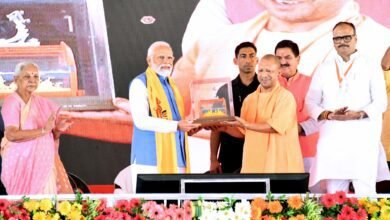 वाराणसी में मुख्यमंत्री योगी आदित्यनाथ ने कांग्रेस और राहुल गांधी पर साधा जमकर निशाना