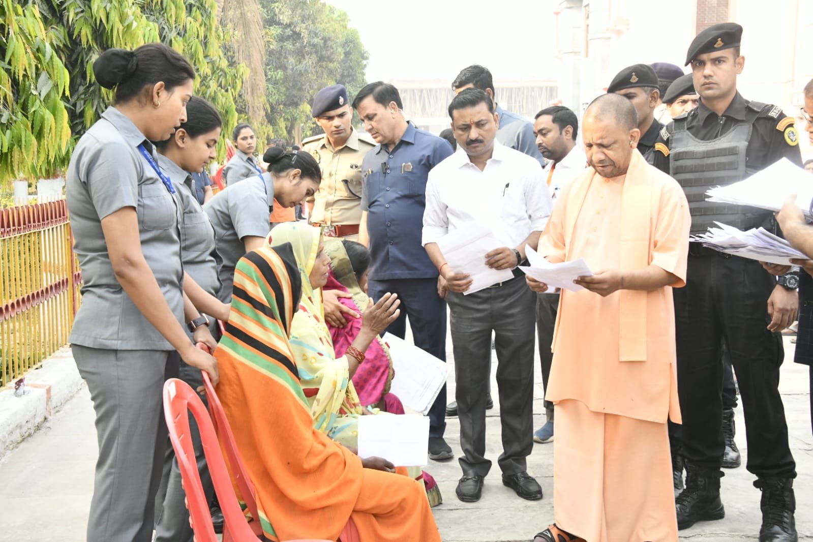 बिना चिंता उपचार कराइए- पैसा हम देंगे : सीएम योगी