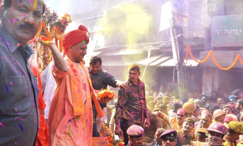 होलिकोत्सव पर भगवान नरसिंह की शोभायात्रा में शामिल होंगे मुख्यमंत्री .श्री होलिकोत्सव समिति व आरएसएस के बैनर तले बुधवार सुबह घण्टाघर से निकलेगी शोभायात्रा.