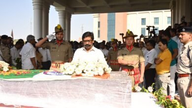 विधानसभा में अंतिम दर्शन को रखा गया दिवंगत शिक्षा मंत्री जगरनाथ महतो का पार्थिव शरीर