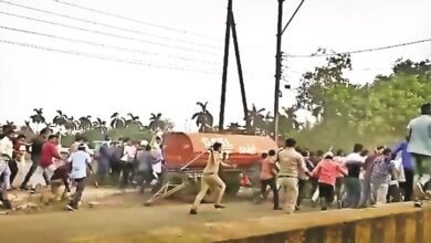 बेरोजगारों का बड़ा प्रदर्शन, पुलिस ने बरसाई लाठियां, 10 गिरफ्तार