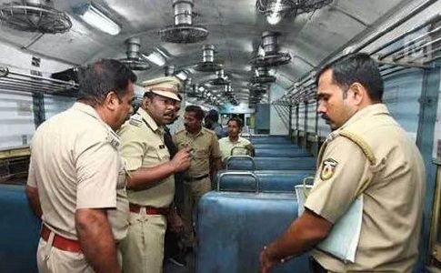 चलती ट्रेन में यात्रियों पर ज्वलनशील पदार्थ उड़ेलकर लगाई आग, तीन की मौत,एनआईए ने शुरू की जांच