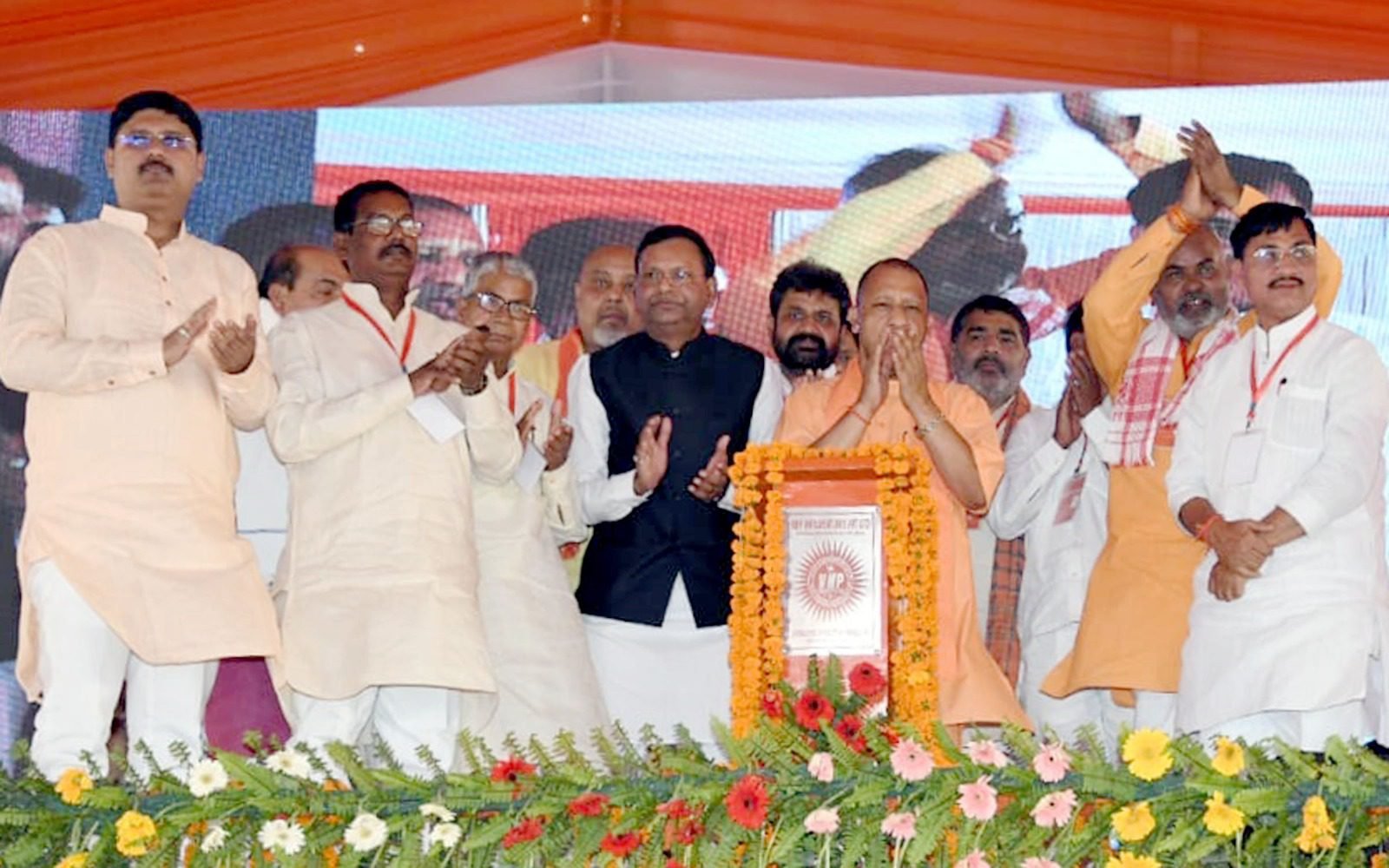 मुख्यमंत्री योगी आदित्यनाथ ने 2791 करोड़ की 1058 विकास परियोजनाओं के लोकार्पण और शिलान्यास के कार्यक्रम को किया संबोधित